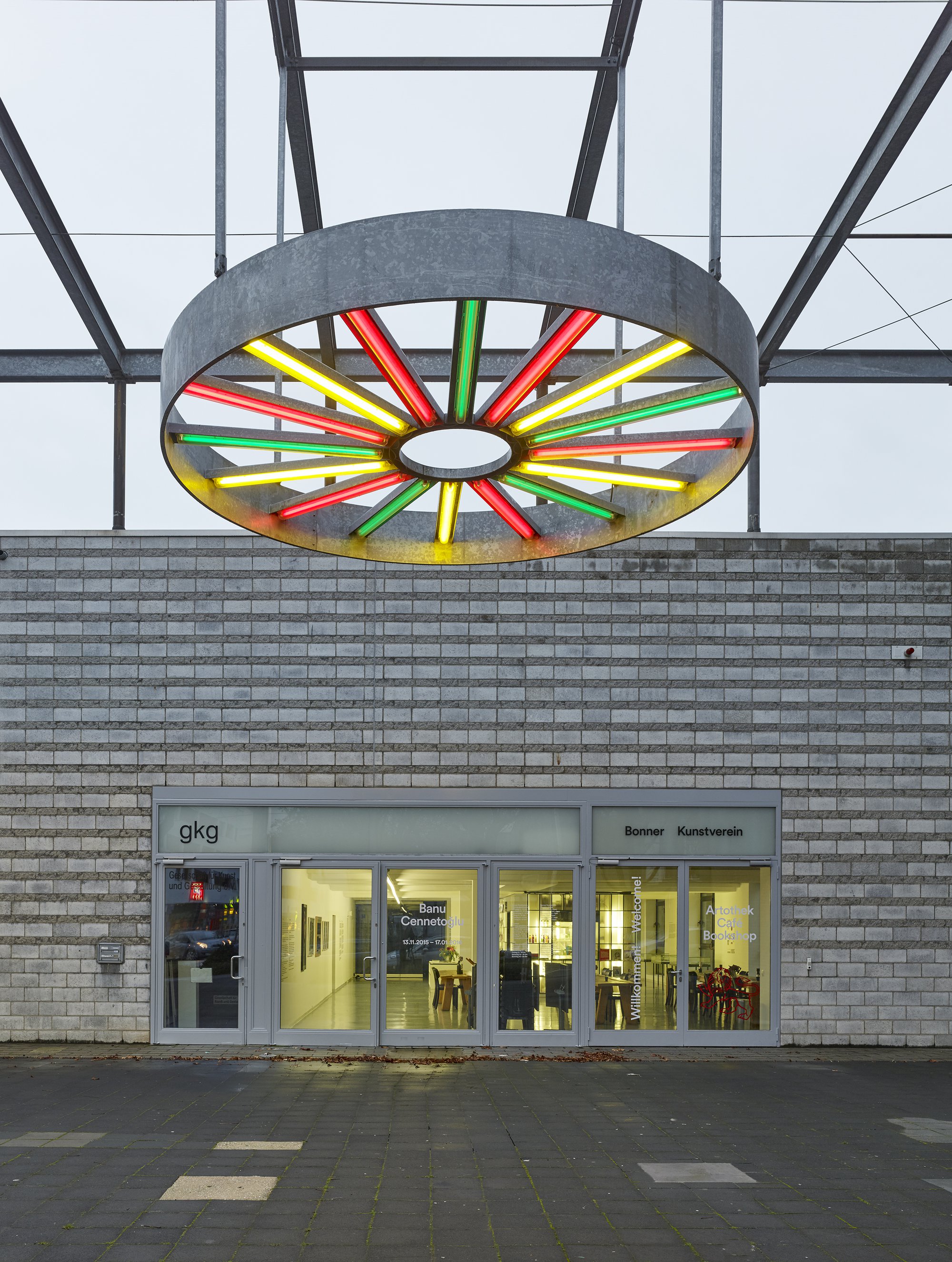 Banu Cennetoğlu, &quot;a problematic&quot; triad : yellow red green, 32 flourescent lamps in yellow, red and green, 2015. Installation view, Banu Cennetoğlu, Bonner Kunstverein, Bonn, 2015