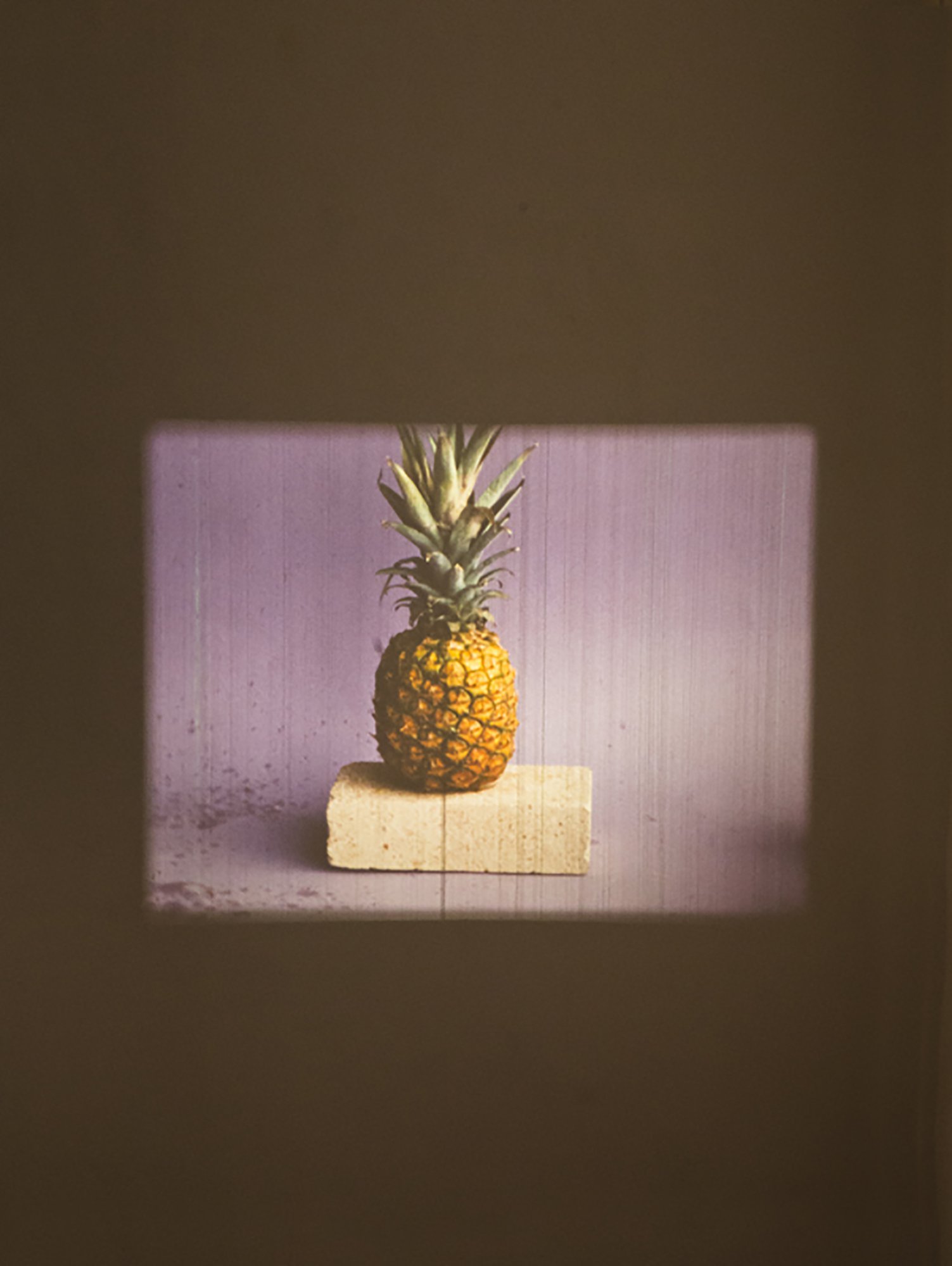 Tamara Henderson, Accent Grave on Ananas, 16 mm color film on loop with optical sound, 2 min. 44 sec., 2013