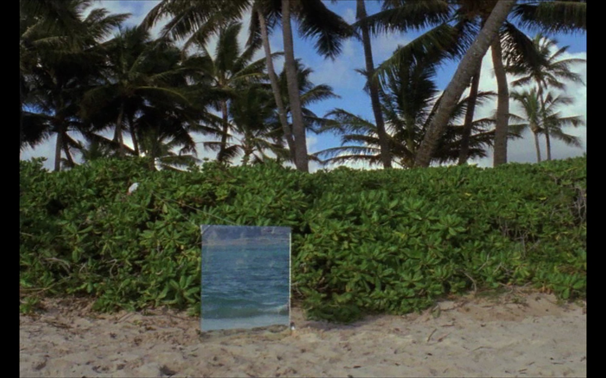 Tamara Henderson, Accent Grave on Ananas, still, 16 mm film, colour and sound by Dan Riley, 2 min. 44 sec., 2013