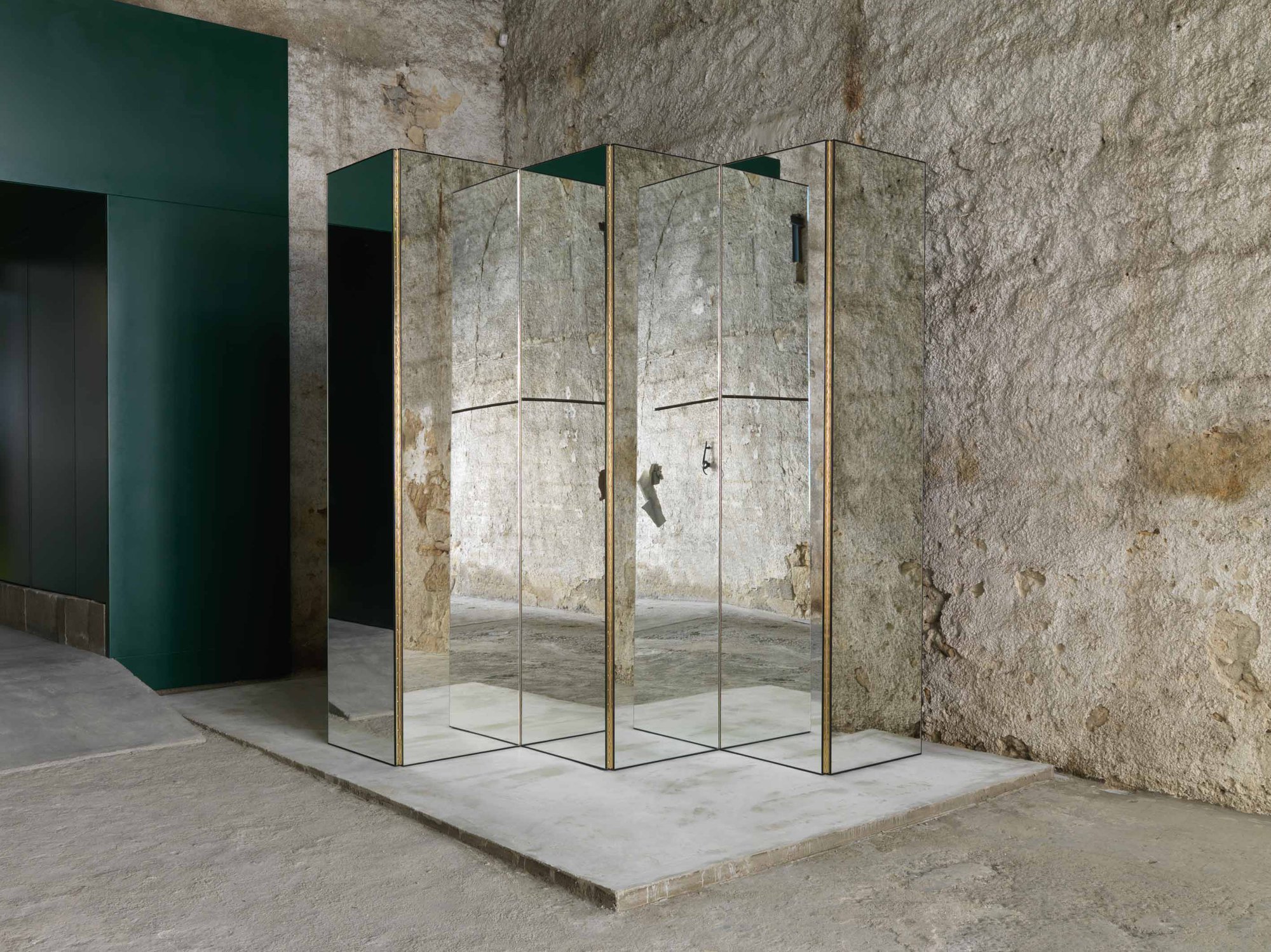 Haris Epaminonda, Untitled #07 g/j, black glossy lacquered paravent with mirrors: 260 x 360 cm (102 3/8 x 141 3/4 in), trompe l’oeil painting on column: 24.5 x 24.5 x 132 cm (9 5/8 x 9 5/8 x 52 in), chinese black vase: 18.4 x 11 x 11 cm (7 1/4 x 4 3/8 x 4 3/8 in) and ceramic horse: 43 x 17 x 43 cm (16 7/8 x 6 3/4 x 16 7/8 in), dimensions variable, 2019