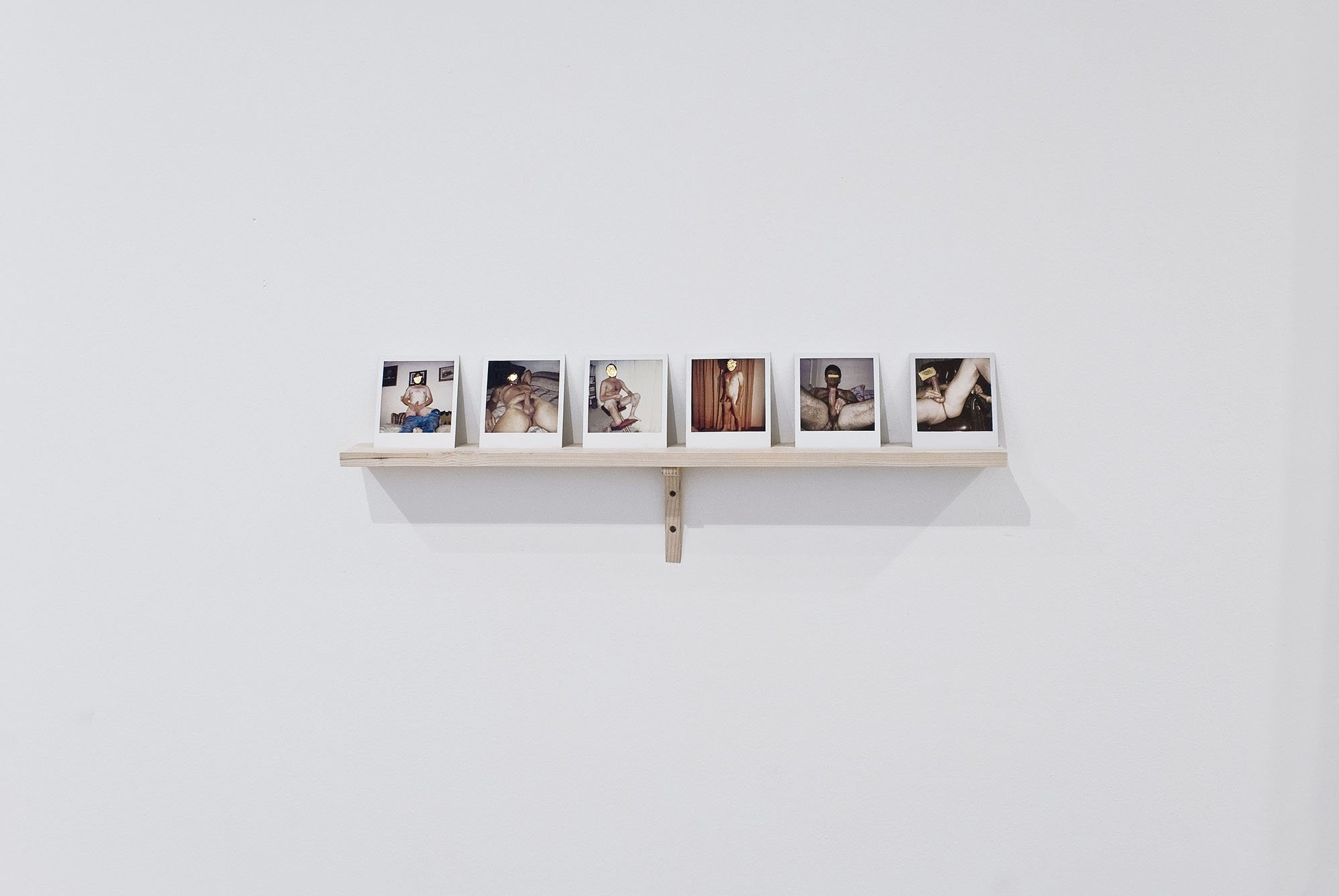 Steve Reinke, Untitled: The Flawed and the Fallen, six found polaroids with metal leaf on a shelf, 8.8 x 10.9 cm, 2004. Installation view, All That Shines Ain’t No Gold, Rodeo, Istanbul, 2012