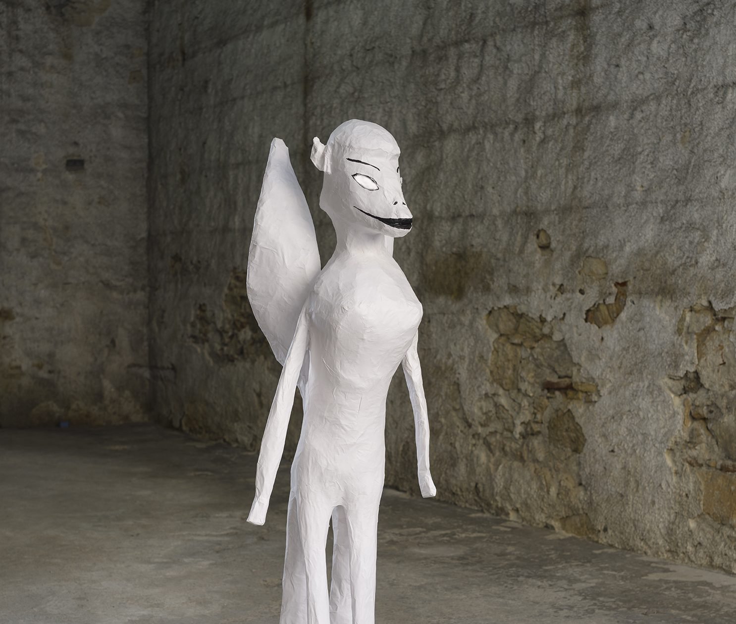 Sidsel Meineche Hansen, Insider, sculpture made from chicken wire, foam and xerox Papier-mâché, 150 x 40 x 30 cm, 2014